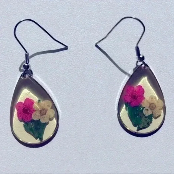 Pink & White Real Flower Drop Earrings NWT - Picture 2 of 3